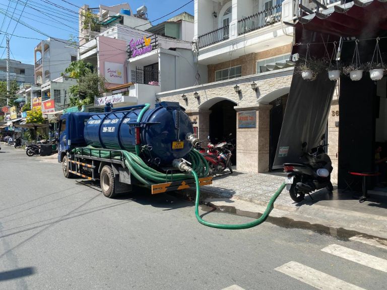  Rút hầm cầu tại Bình Chánh